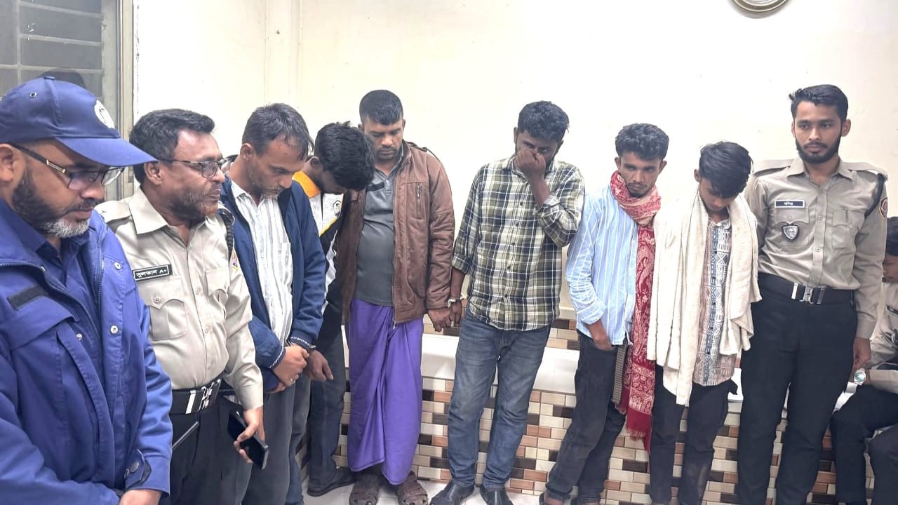 লক্ষ্মীপুরে ইকোনো বাস থেকে ৫ মাদকসেবি আটক, ভ্রাম্যমাণ আদালতে কারাদণ্ড